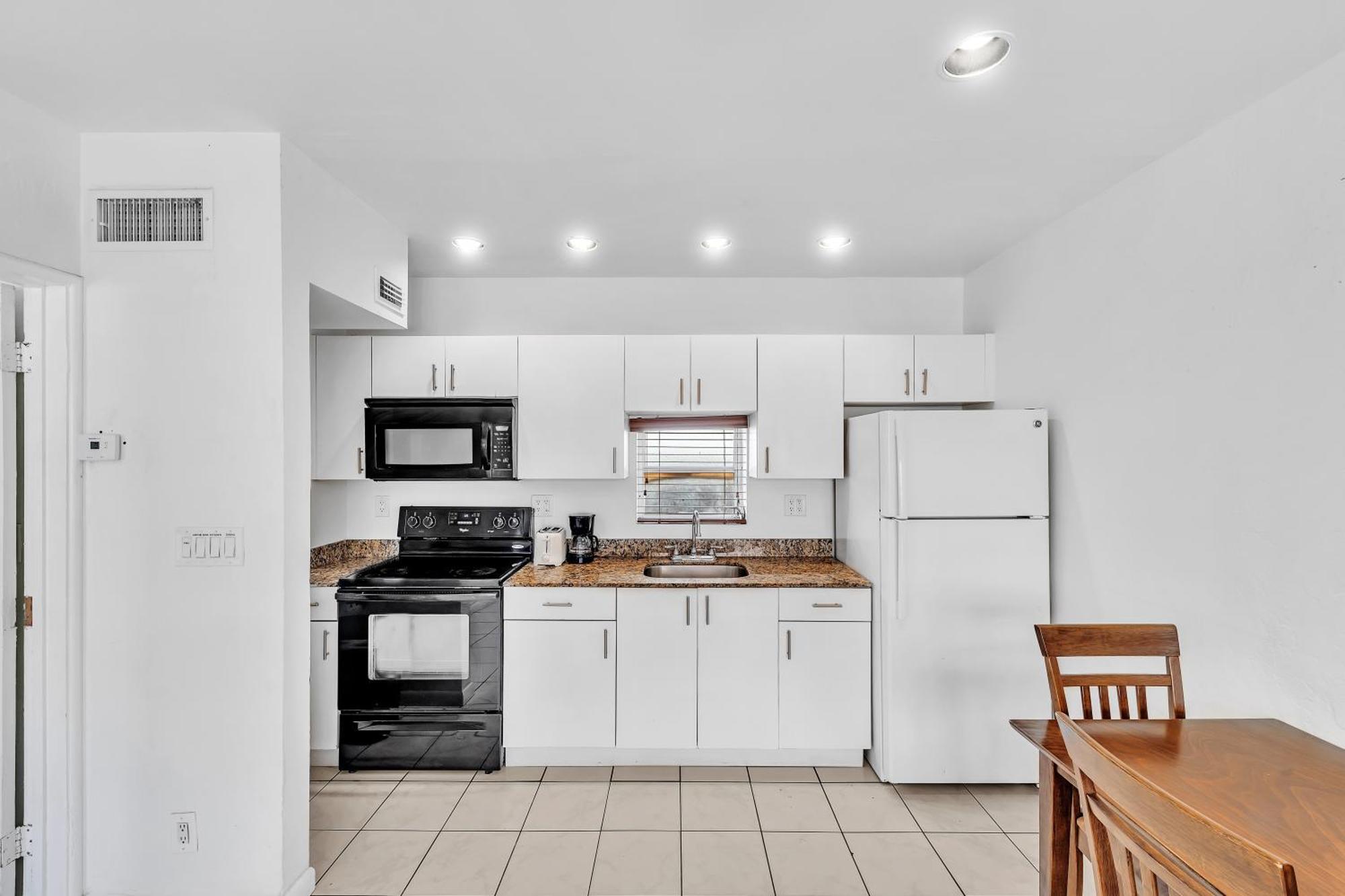 The Sunrise Apartment Холивуд Екстериор снимка