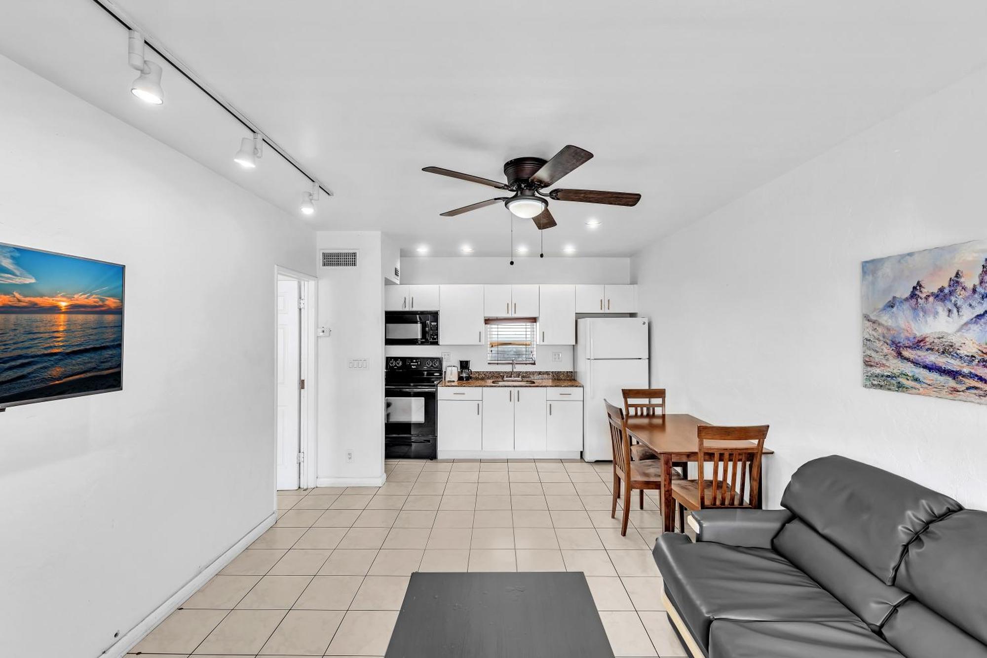 The Sunrise Apartment Холивуд Екстериор снимка