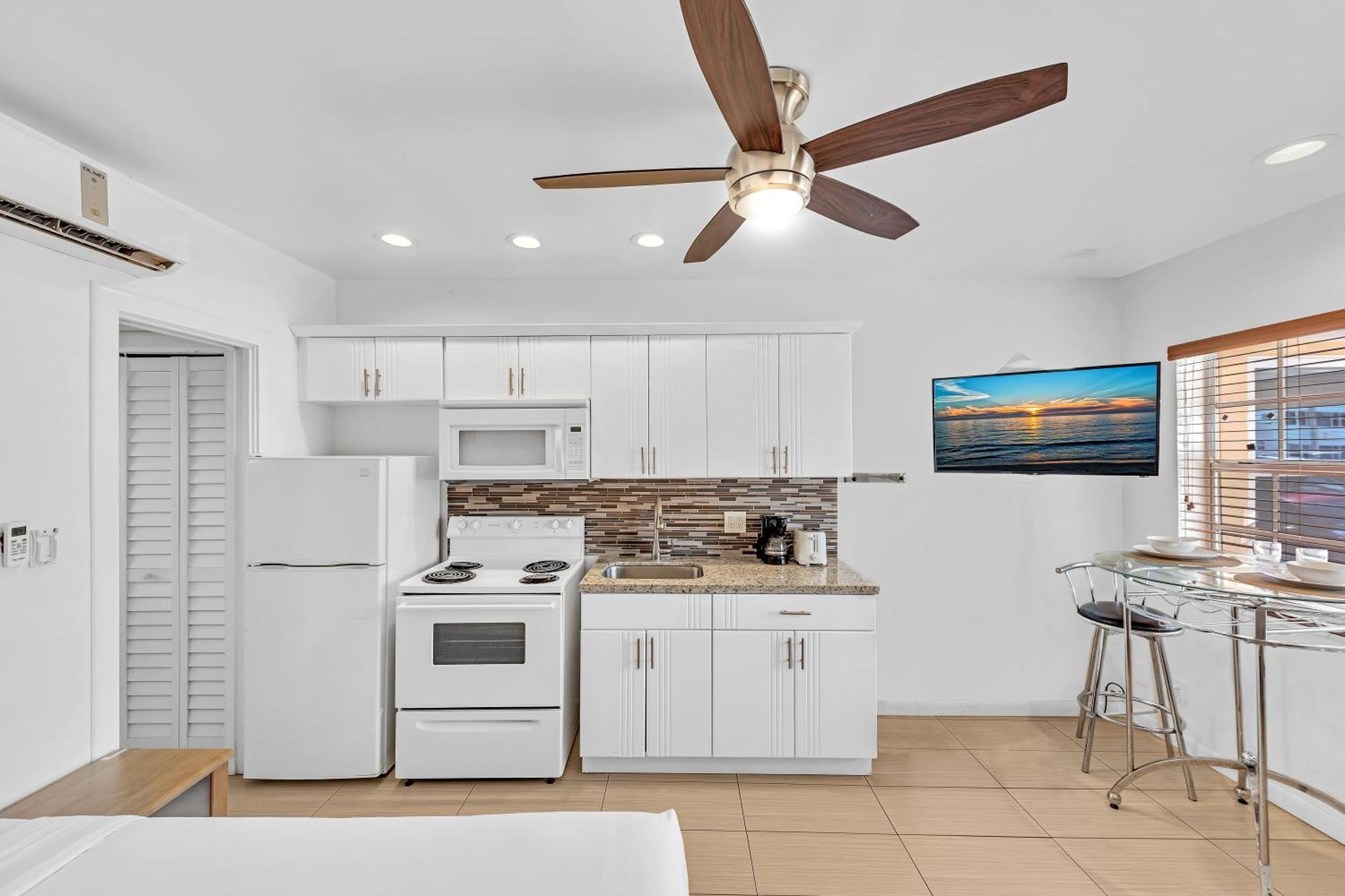 The Sunrise Apartment Холивуд Екстериор снимка